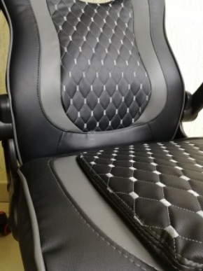 Кресло геймерское Barneo K-37 (черная кожа серые вставки) в Златоусте - zlatoust.mebel-74.com | фото